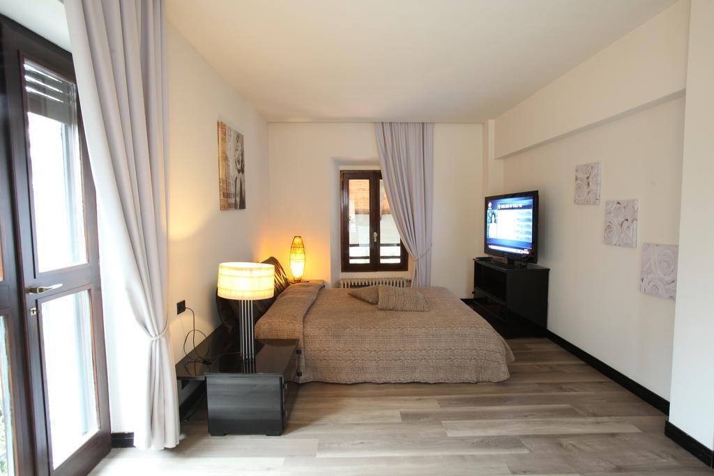 Varallo Pombia Il Castello B&B المظهر الخارجي الصورة