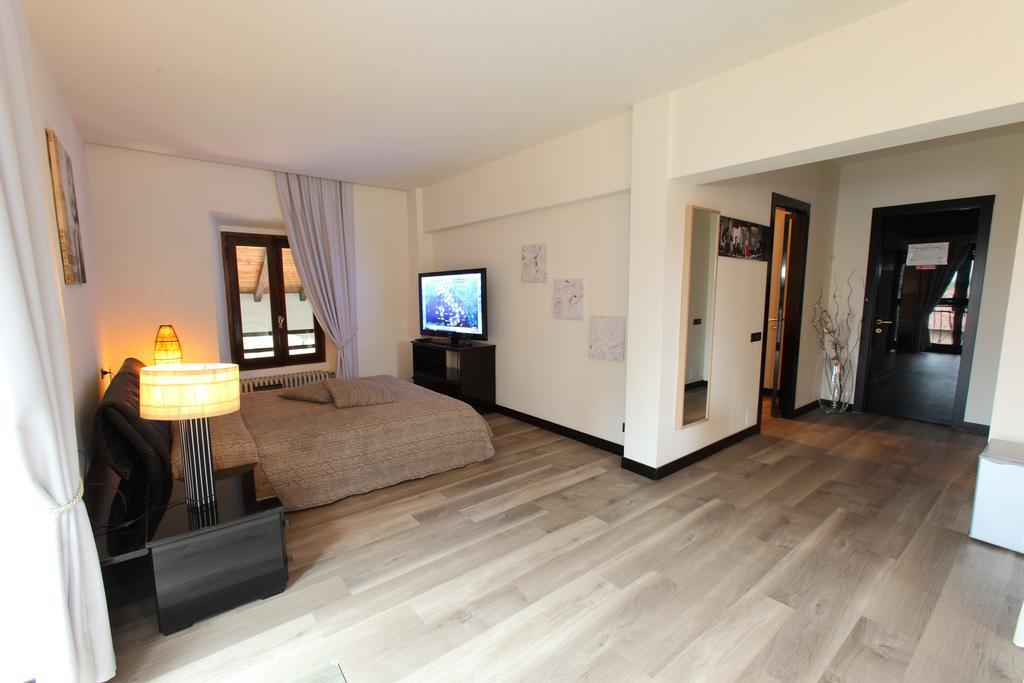 Varallo Pombia Il Castello B&B المظهر الخارجي الصورة